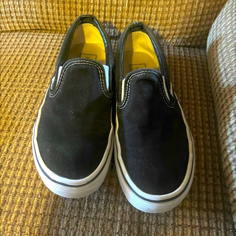 BLACK CLASSIC CANVAS VANS - Boy Size 3 - Girl Size 4 ½